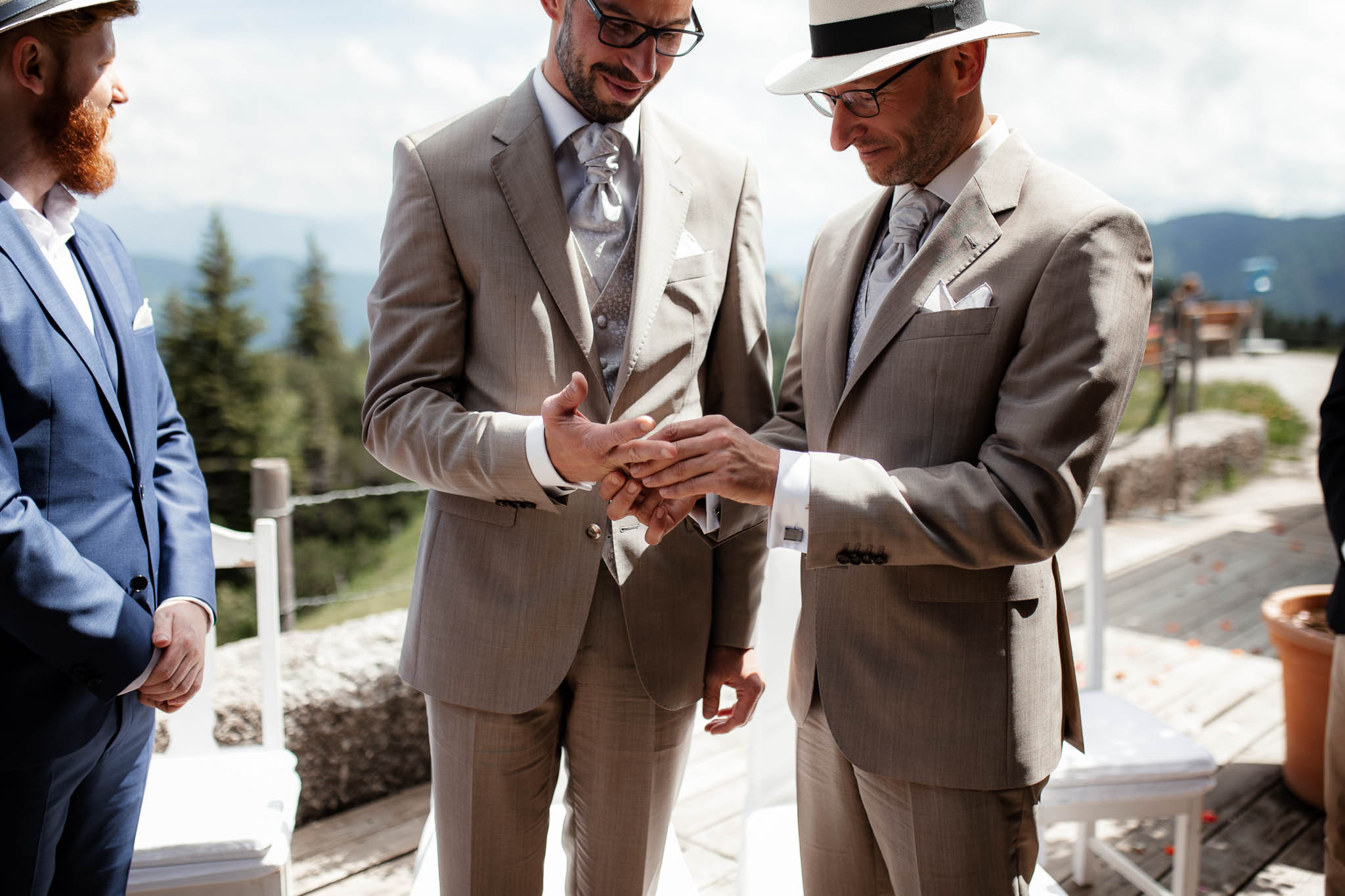 Hochzeitsfotograf Alpen, Chiemgau: freie Trauung von Dennis & Dirk 33