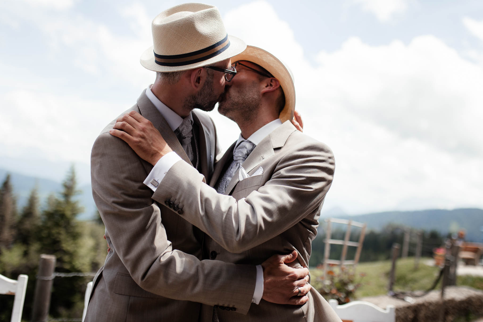 Hochzeitsfotograf Alpen, Chiemgau: freie Trauung von Dennis & Dirk 35