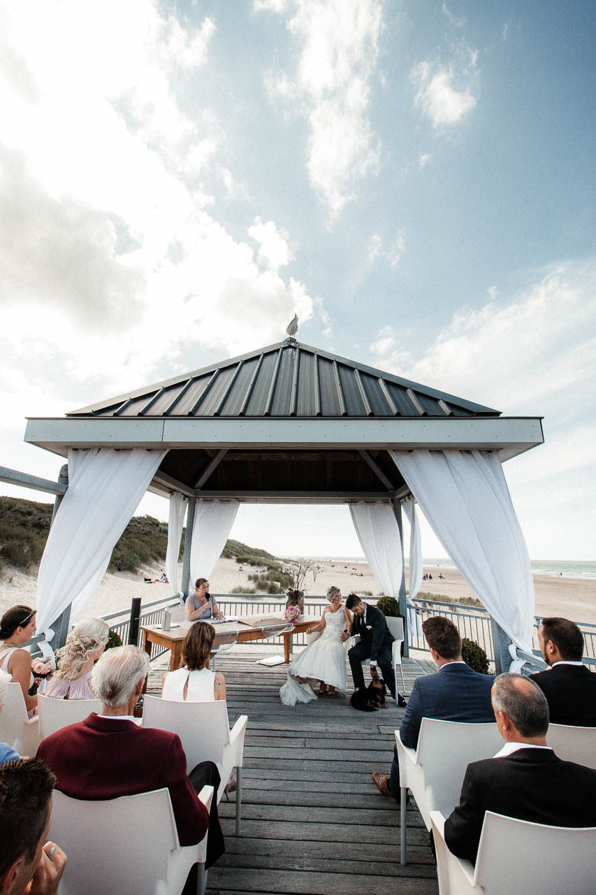 Hochzeitsfotograf Renesse, Holland: Lisa & Michael heiraten mit einer freien Trauung am Strand 33