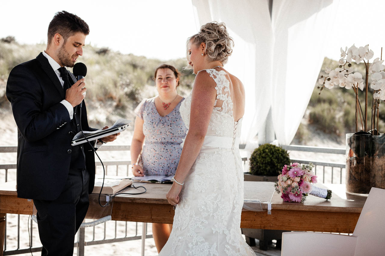 Hochzeitsfotograf Renesse, Holland: Lisa & Michael heiraten mit einer freien Trauung am Strand 37