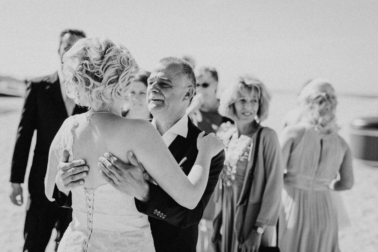 Hochzeitsfotograf Renesse, Holland: Lisa & Michael heiraten mit einer freien Trauung am Strand 41