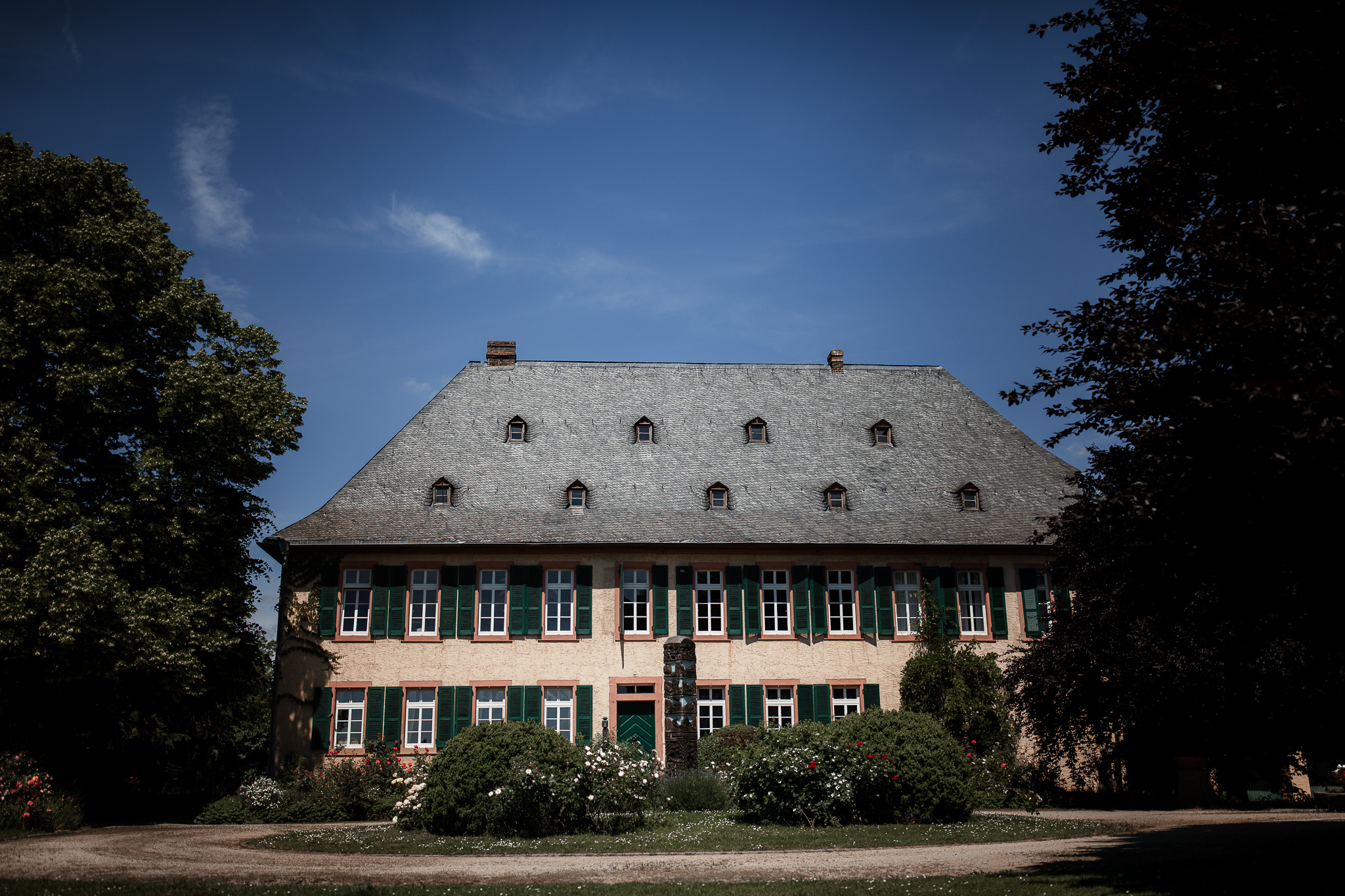 Auf diesem Bild sieht man das Weingut Knyphausen in Eltville