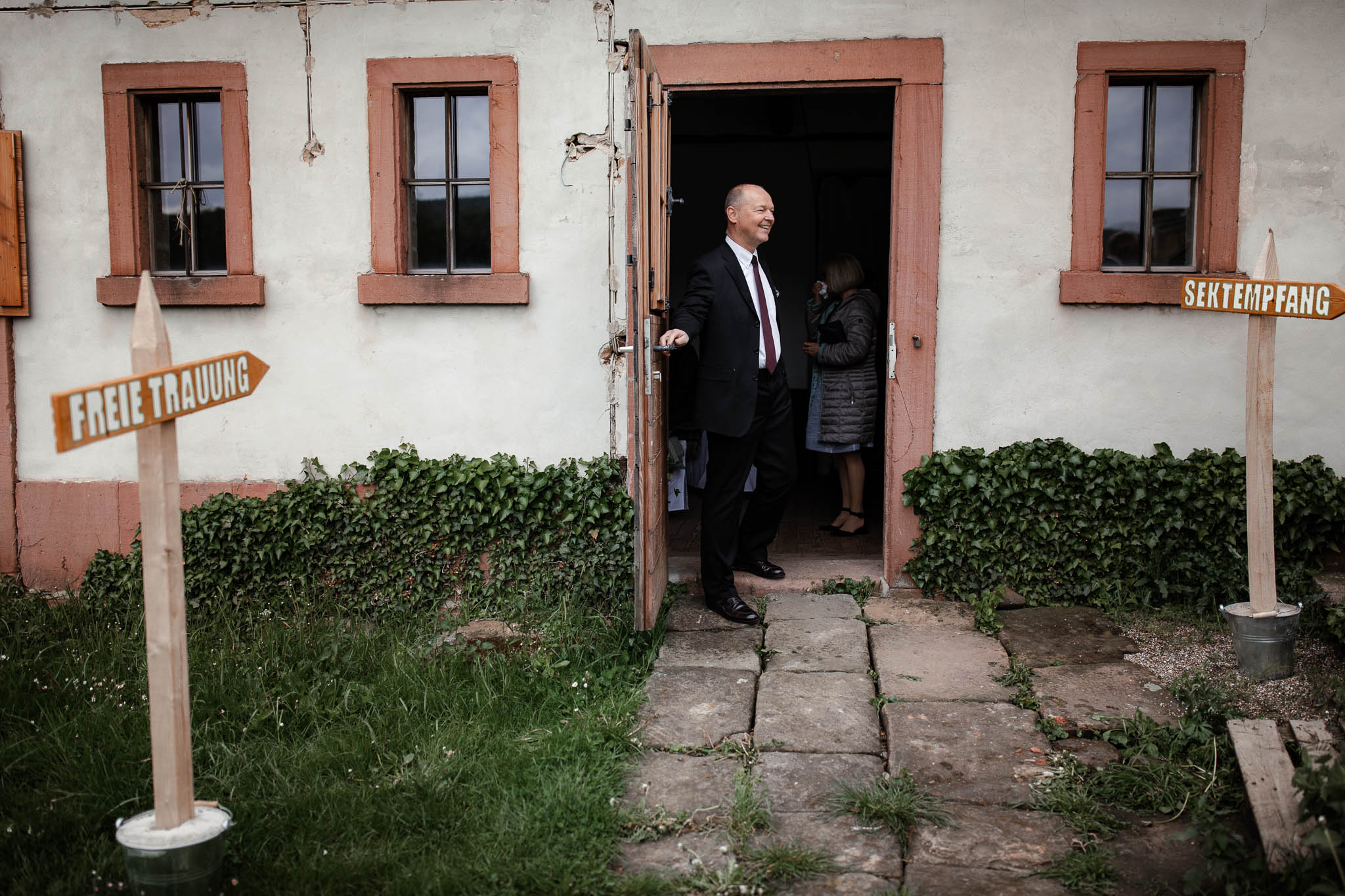 Als Hochzeitsfotograf im Hofgut Ruppertsberg: Hochzeit von Lisa und Max mit freier Trauung 13