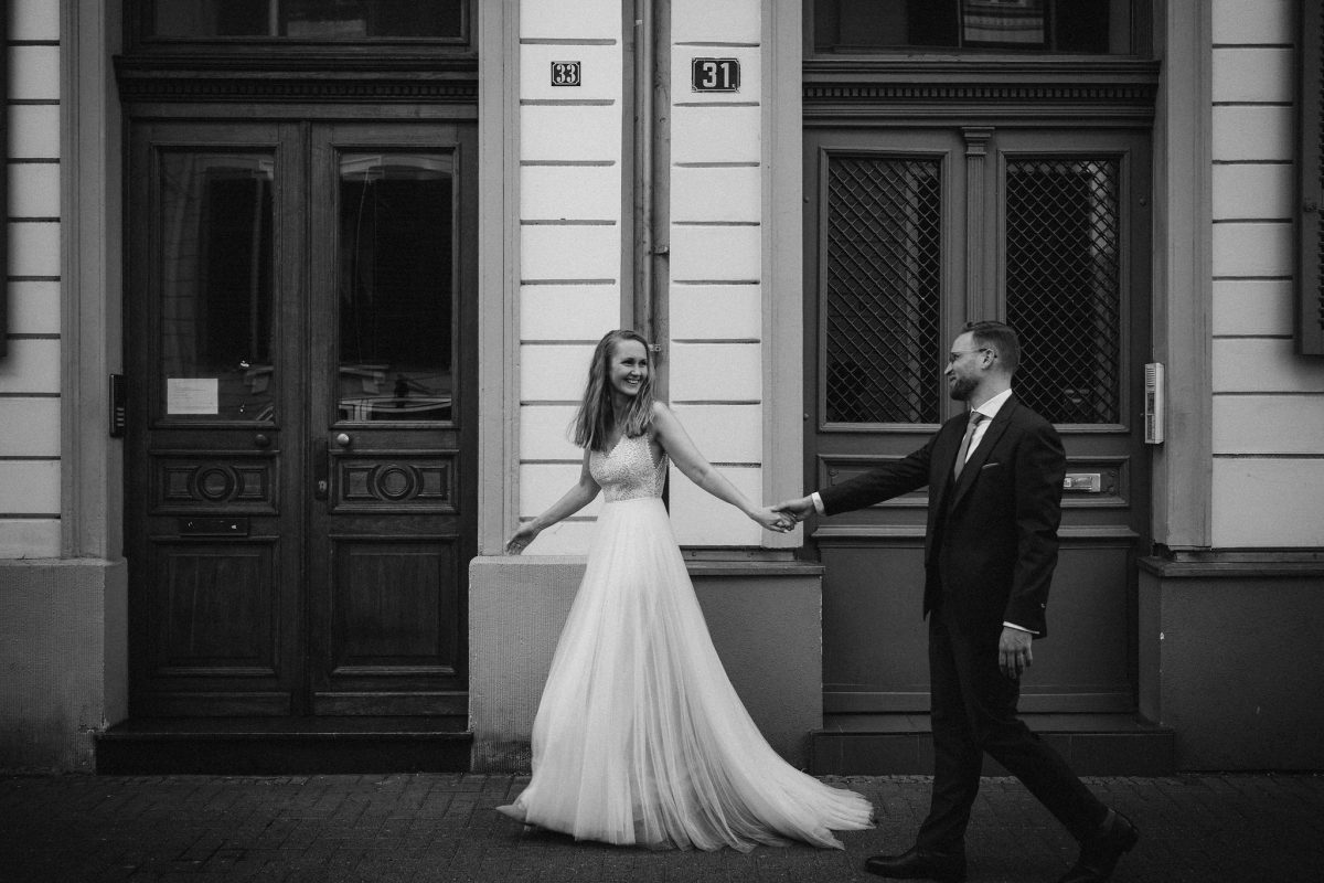 Hochzeitsfotos Wiesbaden - After-Wedding-Shooting mitten in der Stadt 23