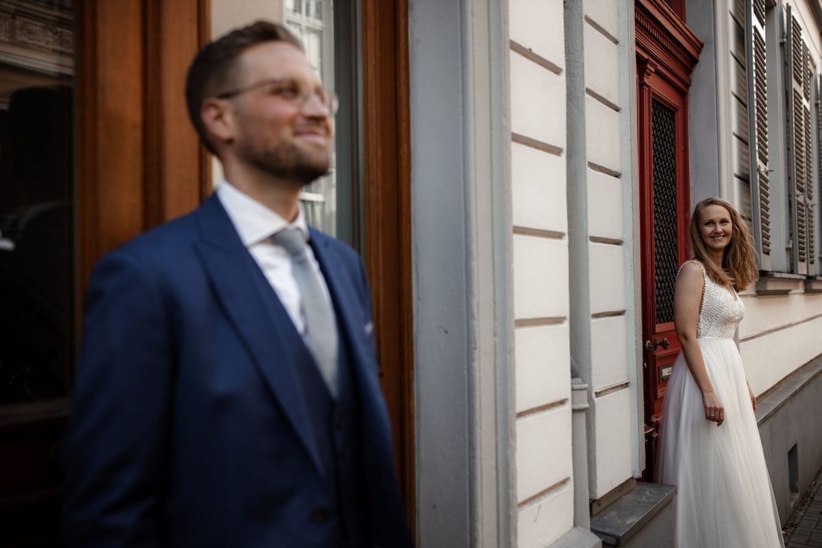 Hochzeitsfotos Wiesbaden - After-Wedding-Shooting mitten in der Stadt 35