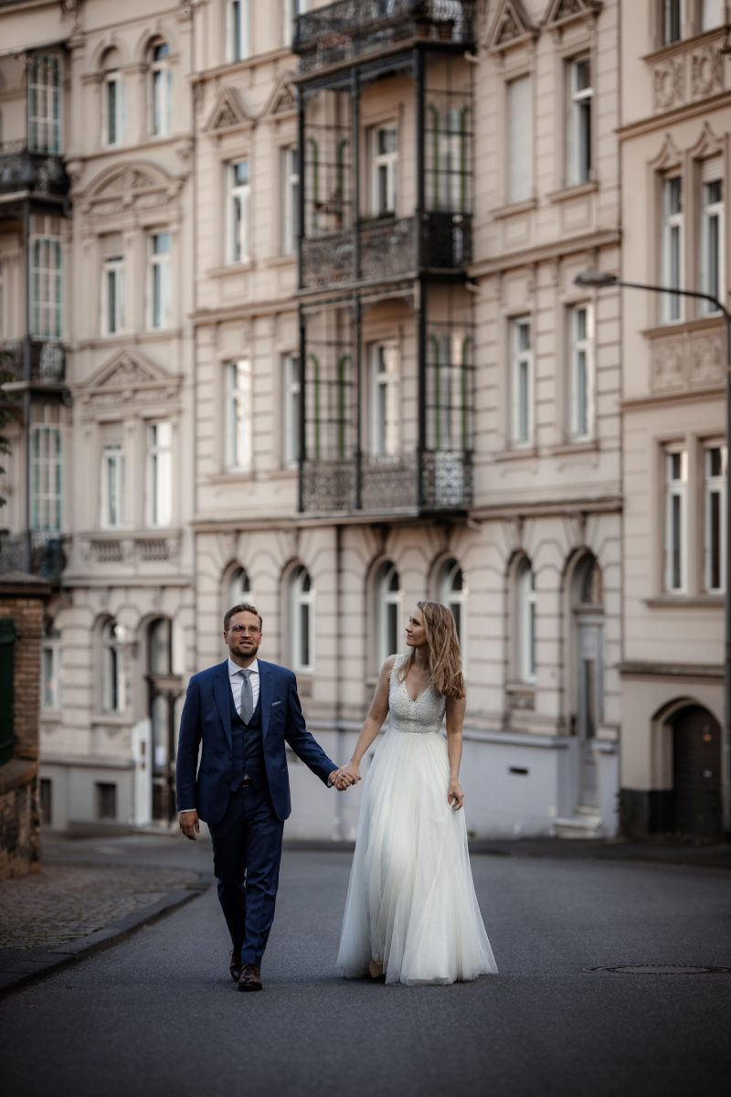 Hochzeitsfotos Wiesbaden - After-Wedding-Shooting mitten in der Stadt 44