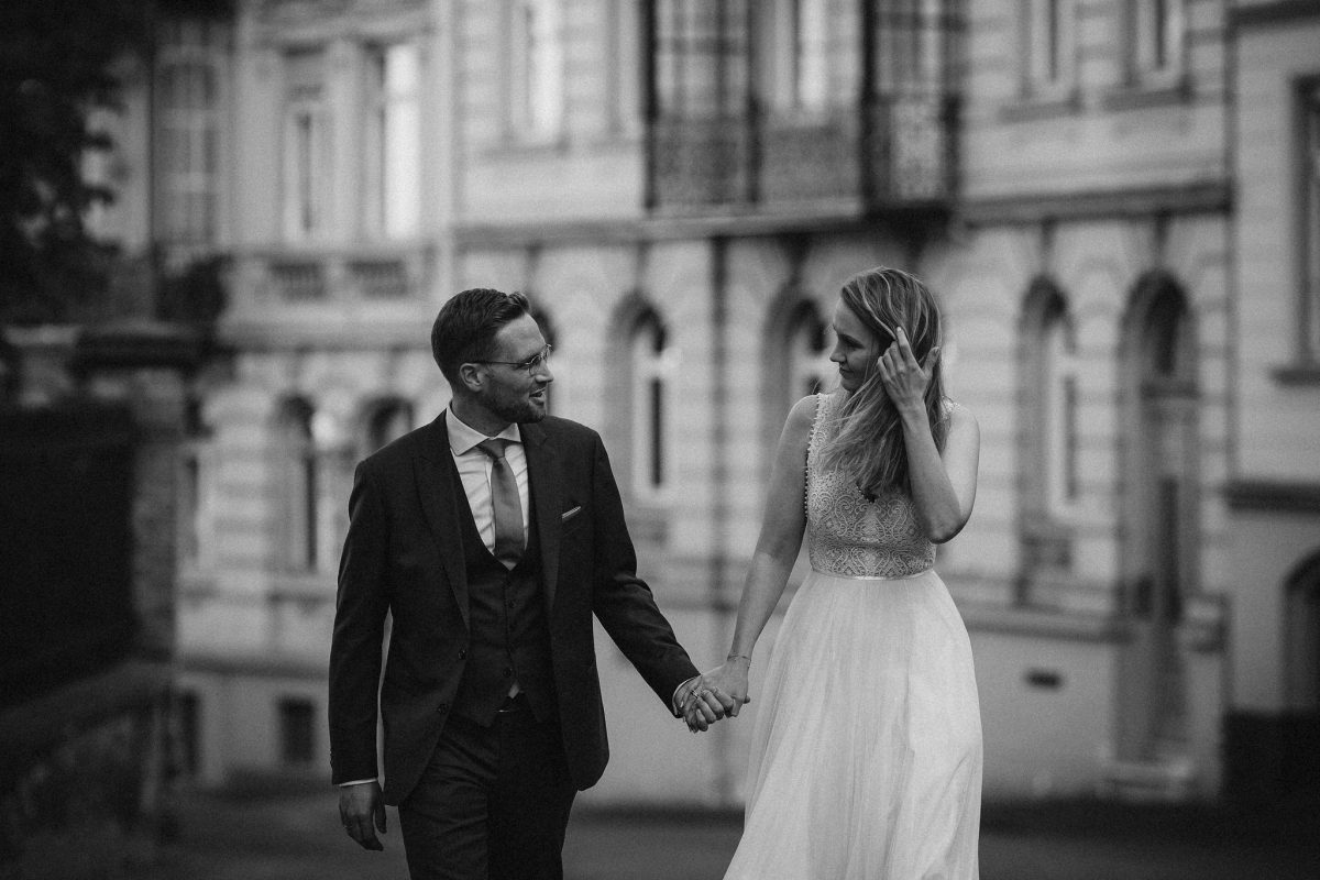 Hochzeitsfotos Wiesbaden - After-Wedding-Shooting mitten in der Stadt 45