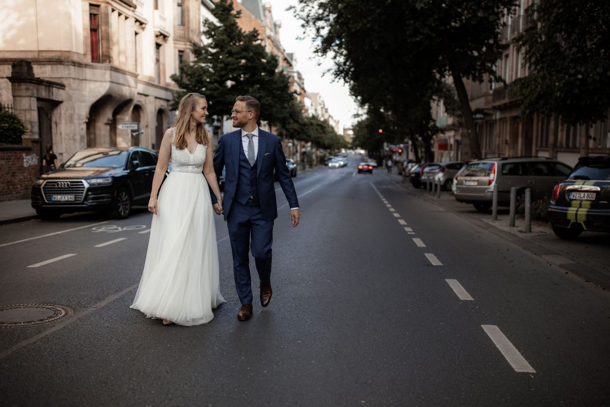 Hochzeitsfotos Wiesbaden - After-Wedding-Shooting mitten in der Stadt 71