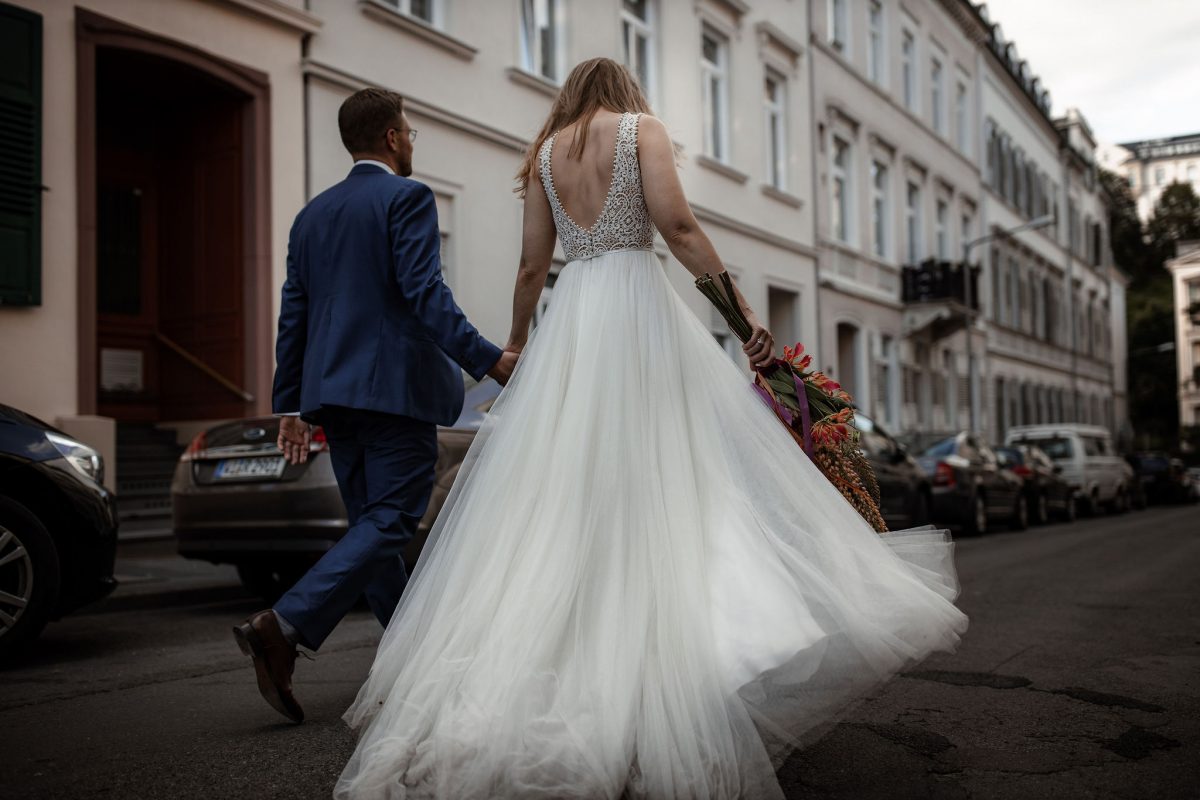 Hochzeitsfotos Wiesbaden - After-Wedding-Shooting mitten in der Stadt 73