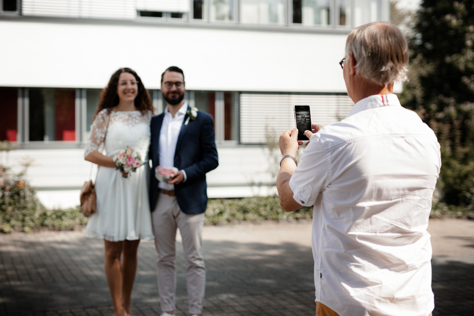 Standesamtliche Trauung von Christina und Fridolin in Kelkheim - Eine Corona Hochzeit 8