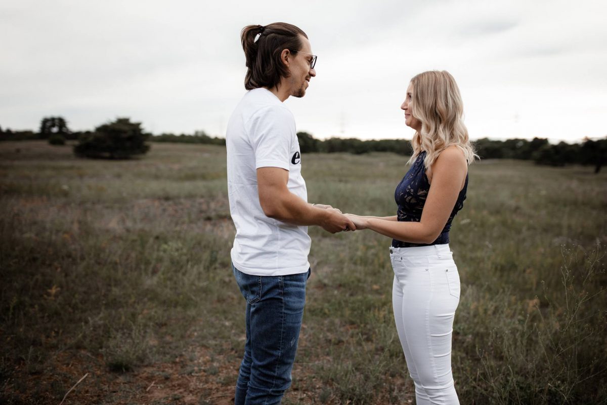 Paarfotos Mainzer Sand - Verlobungsshooting von Jenny und Patrice 14