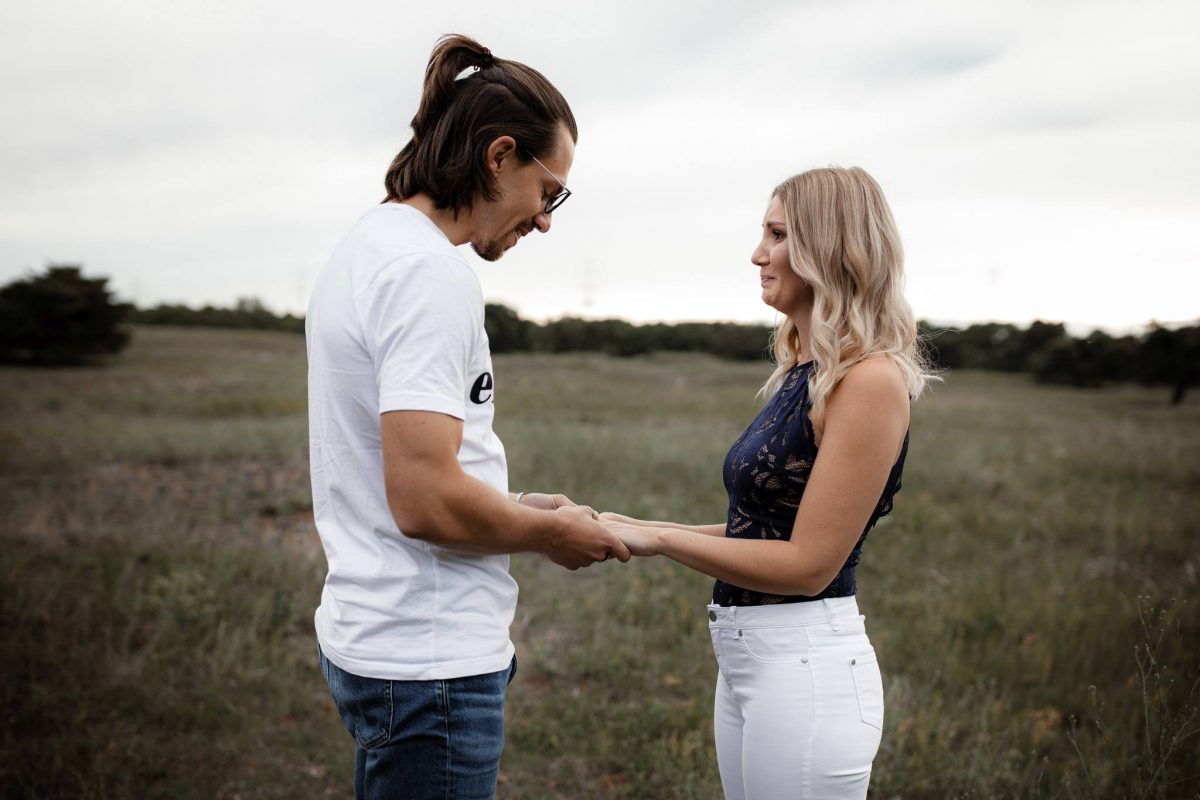 Paarfotos Mainzer Sand - Verlobungsshooting von Jenny und Patrice 15