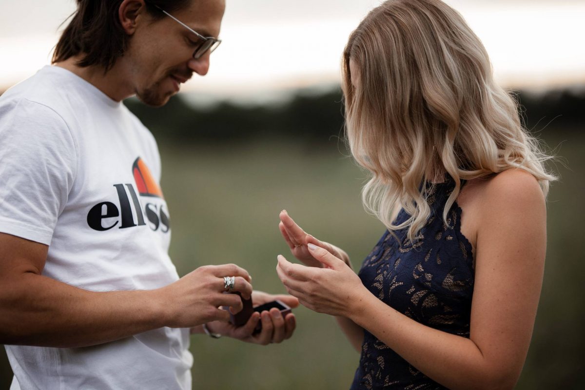 Paarfotos Mainzer Sand - Verlobungsshooting von Jenny und Patrice 24