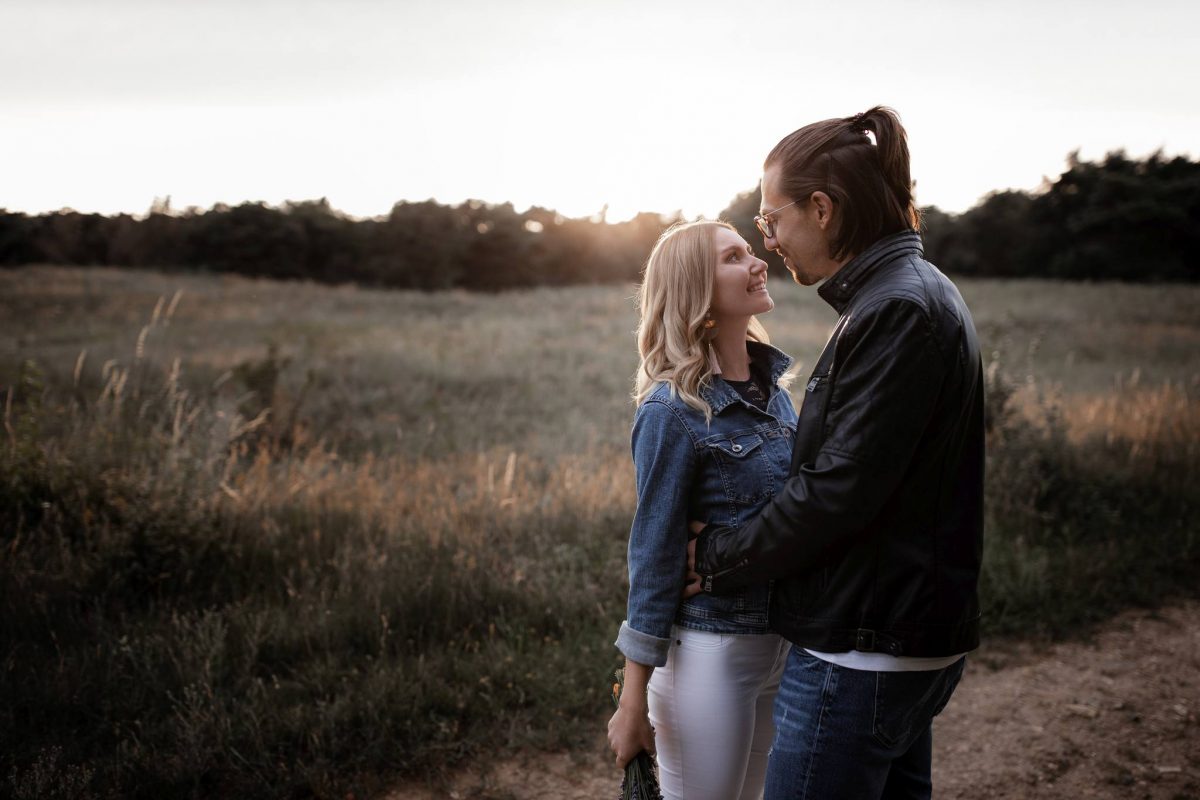 Paarfotos Mainzer Sand - Verlobungsshooting von Jenny und Patrice 57