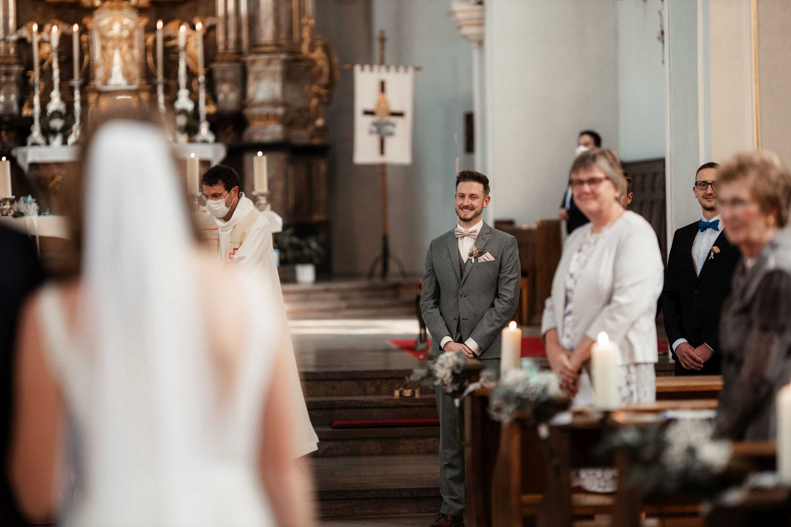 Als Hochzeitsfotograf in Bodenheim - kirchliche Trauung von Dominika und Julian 48