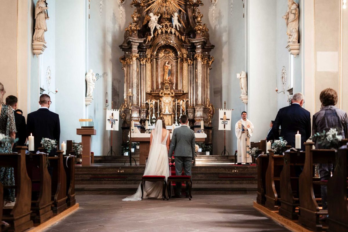 Als Hochzeitsfotograf in Bodenheim - kirchliche Trauung von Dominika und Julian 50