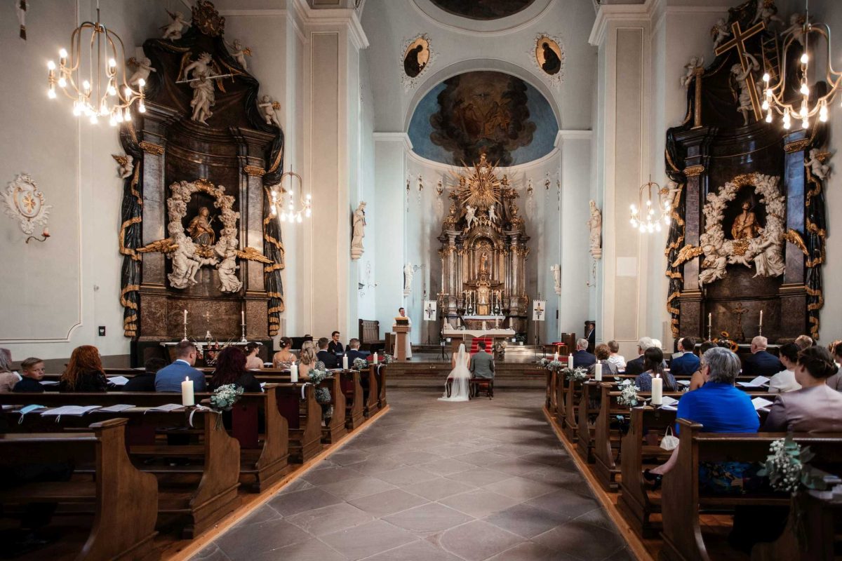 Als Hochzeitsfotograf in Bodenheim - kirchliche Trauung von Dominika und Julian 57