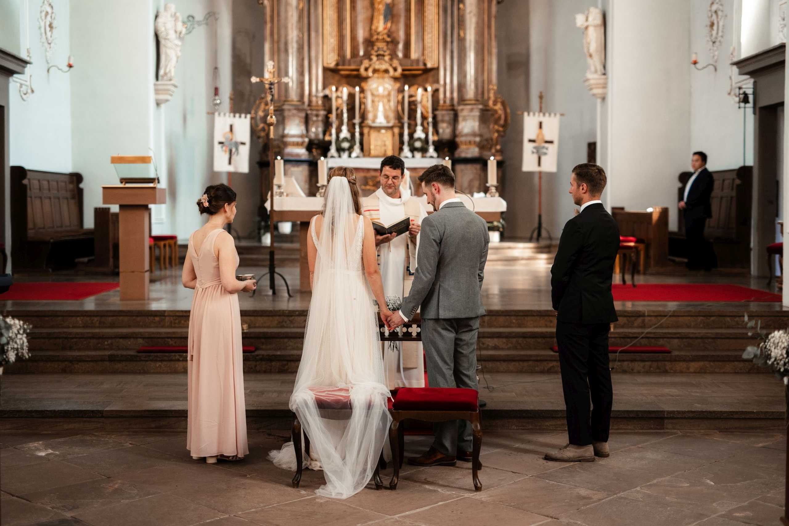 Als Hochzeitsfotograf in Bodenheim - kirchliche Trauung von Dominika und Julian 70
