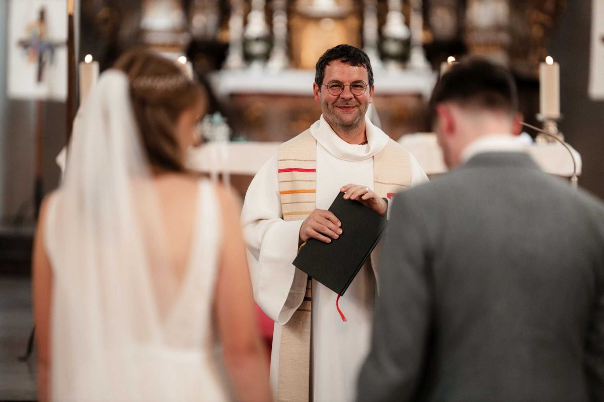 Als Hochzeitsfotograf in Bodenheim - kirchliche Trauung von Dominika und Julian 76