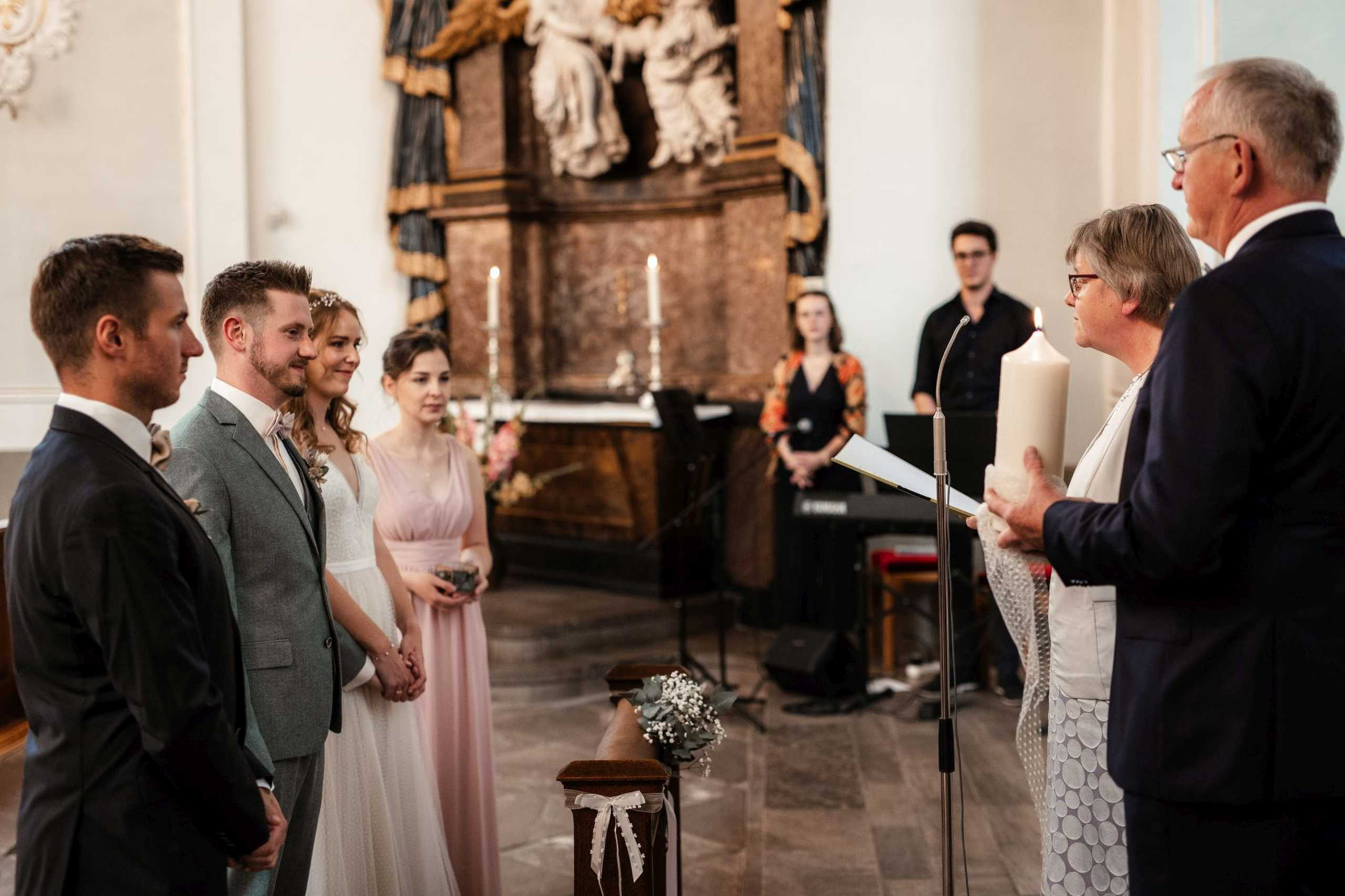 Als Hochzeitsfotograf in Bodenheim - kirchliche Trauung von Dominika und Julian 77