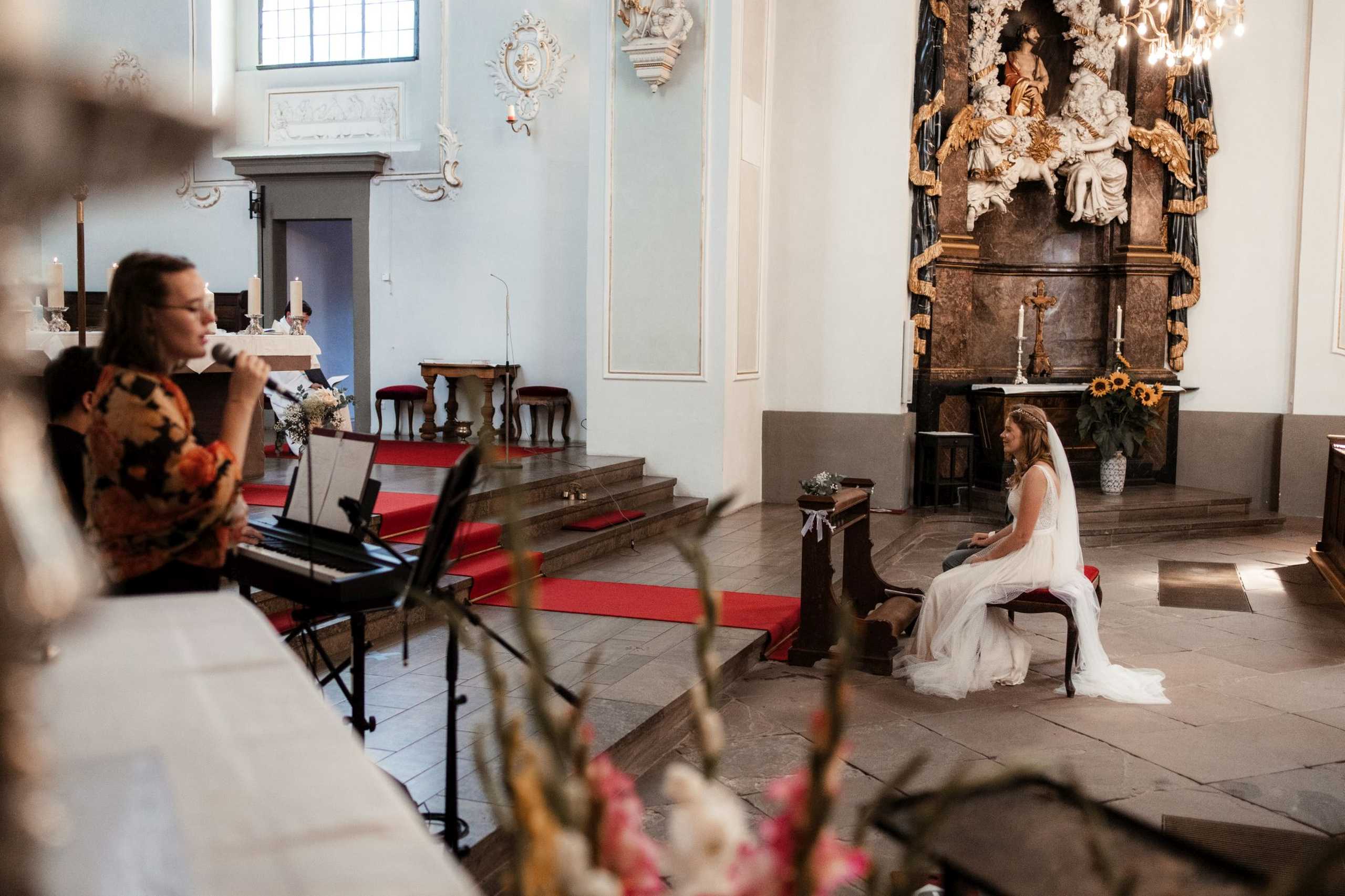 Als Hochzeitsfotograf in Bodenheim - kirchliche Trauung von Dominika und Julian 79