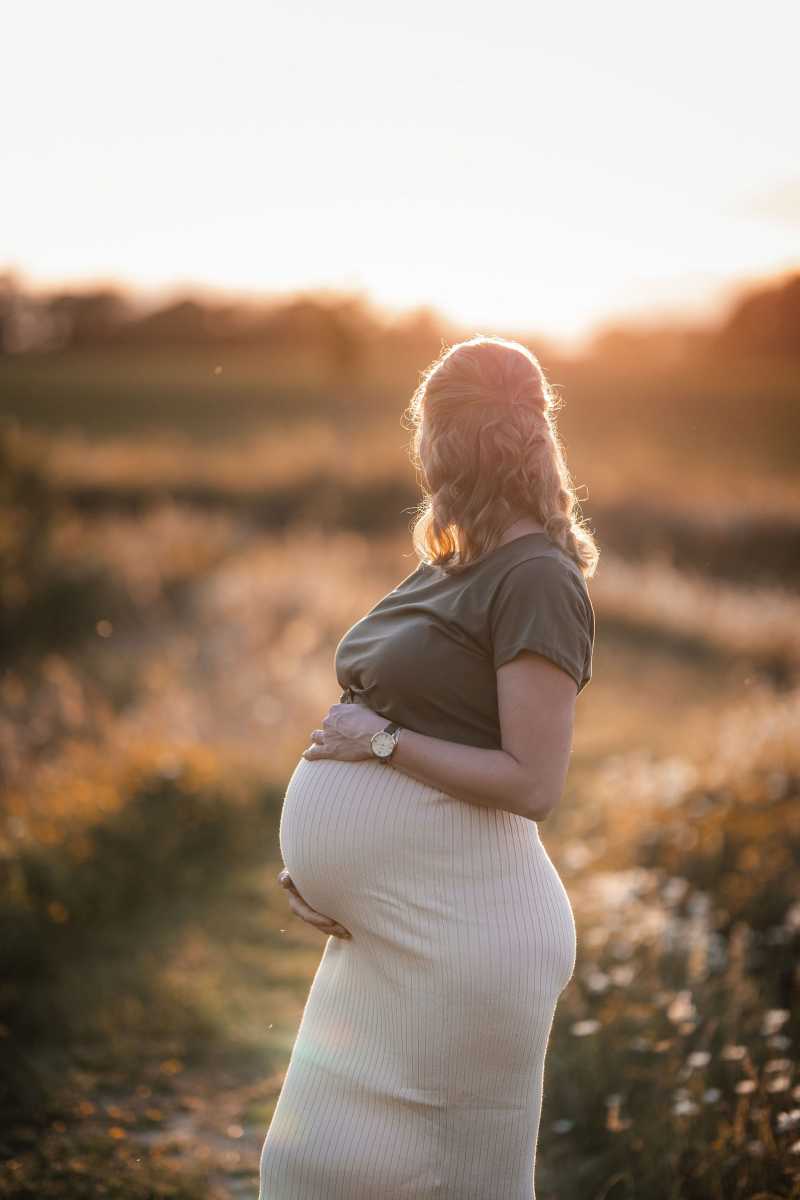 Babybauchfotos Undenheim - im Sonnenuntergang 42