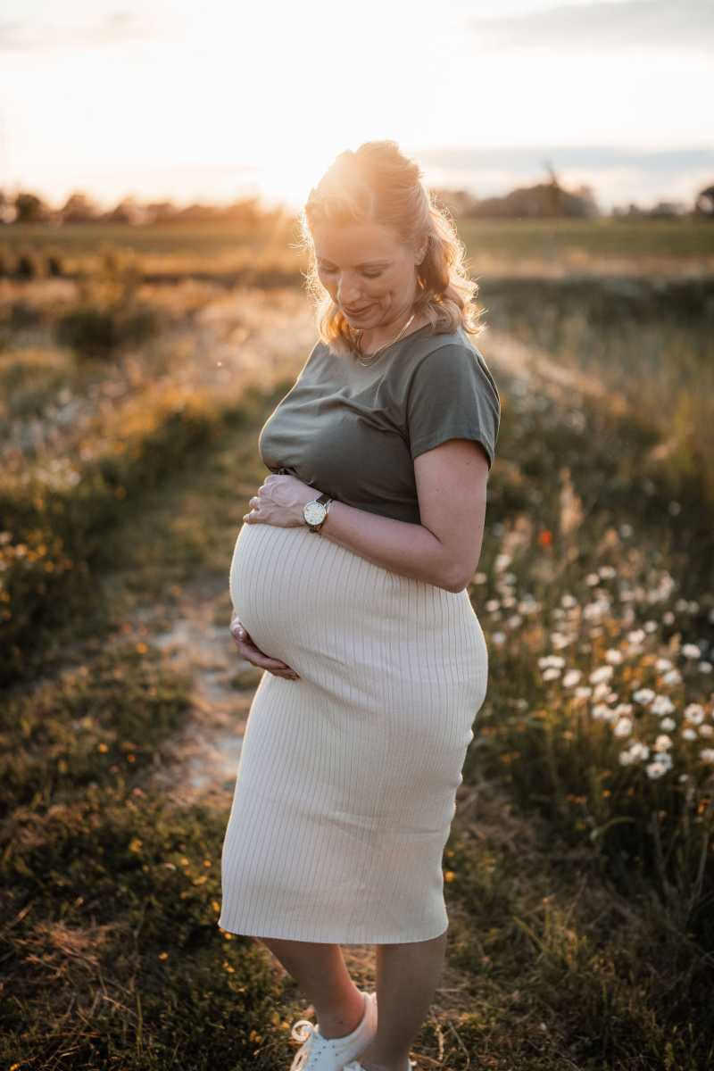 Babybauchfotos Undenheim - im Sonnenuntergang 44