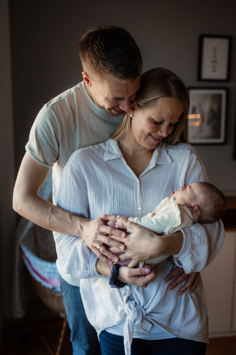 Newborn Homestory Bodenheim - Neugeborenenfotos zu Hause 11