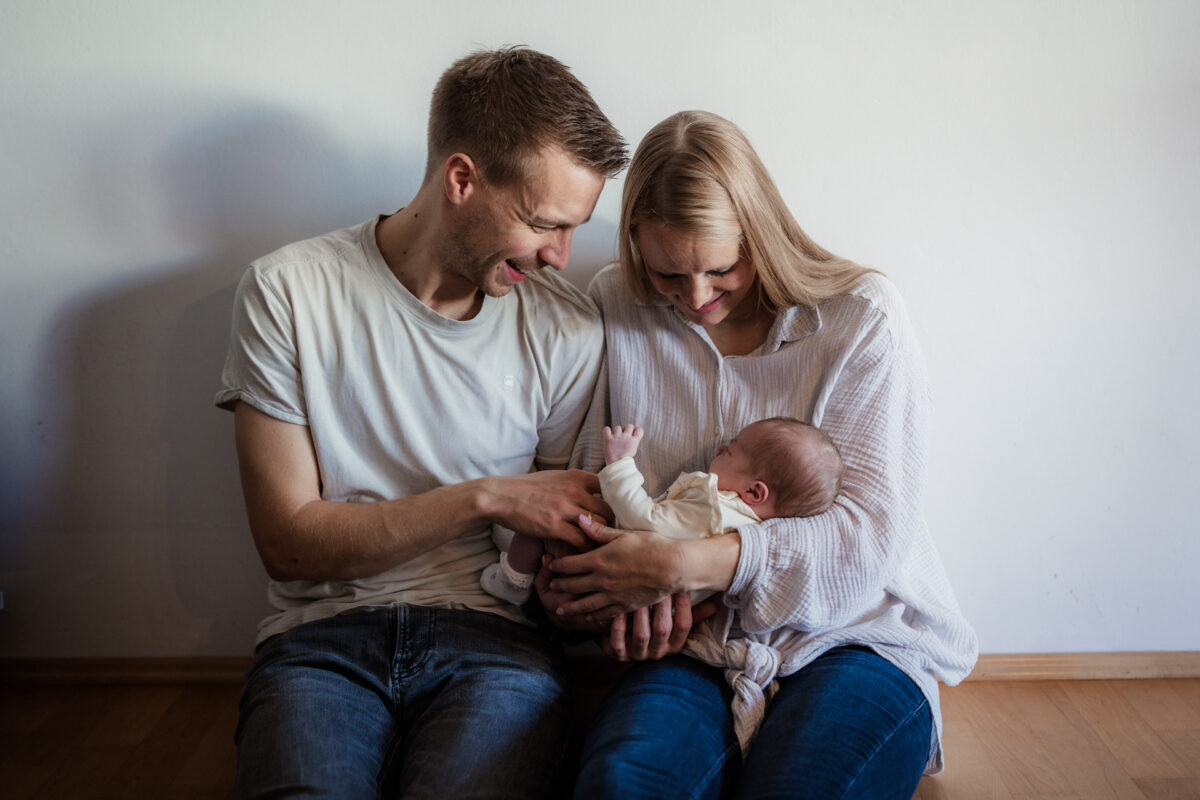 Newborn Homestory Bodenheim - Neugeborenenfotos zu Hause 13