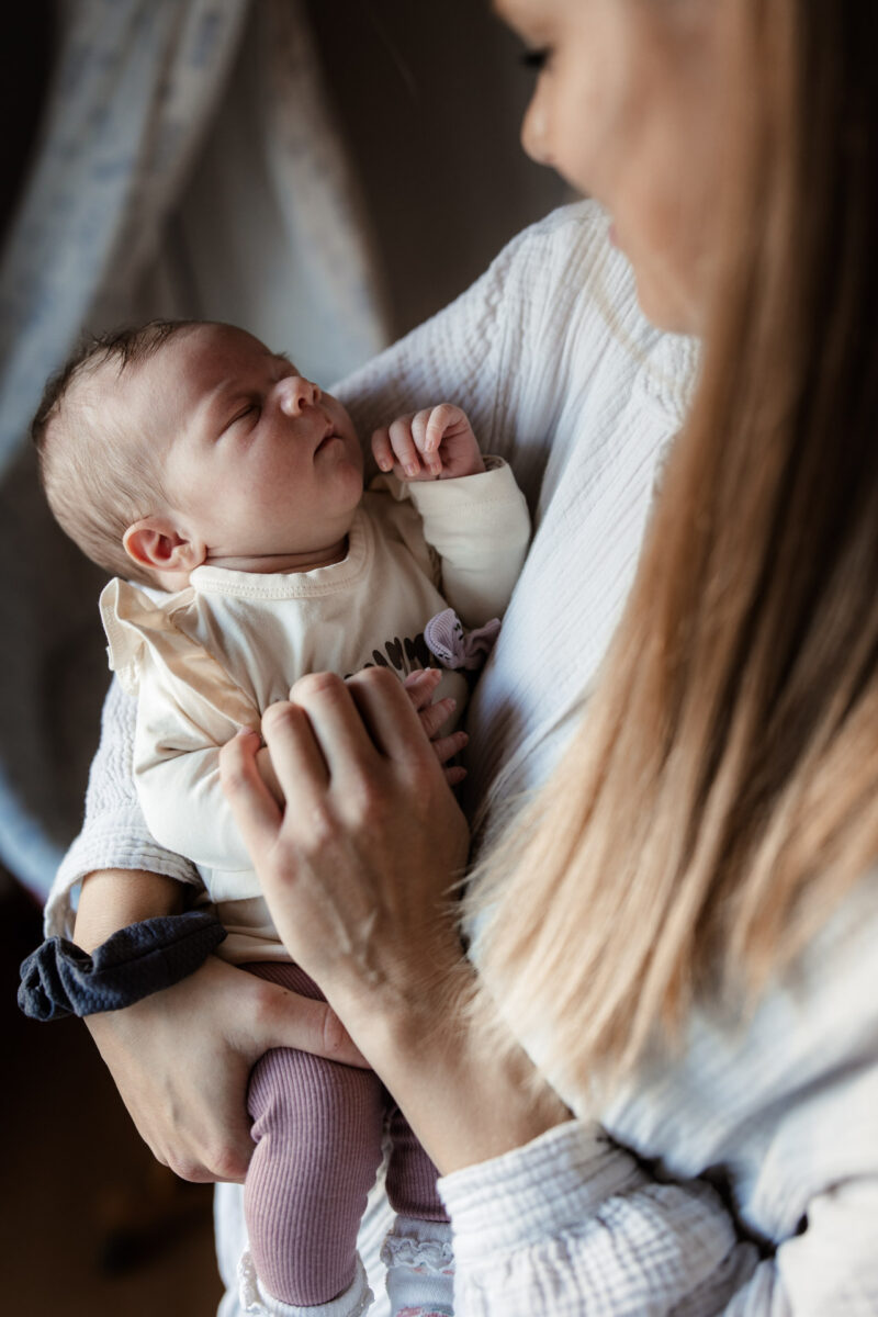 Newborn Homestory Bodenheim - Neugeborenenfotos zu Hause 3