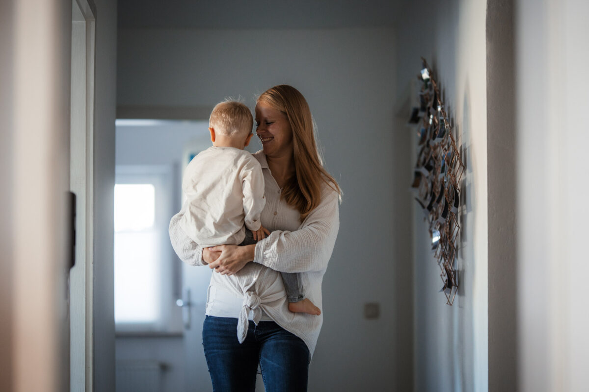 Newborn Homestory Bodenheim - Neugeborenenfotos zu Hause 31