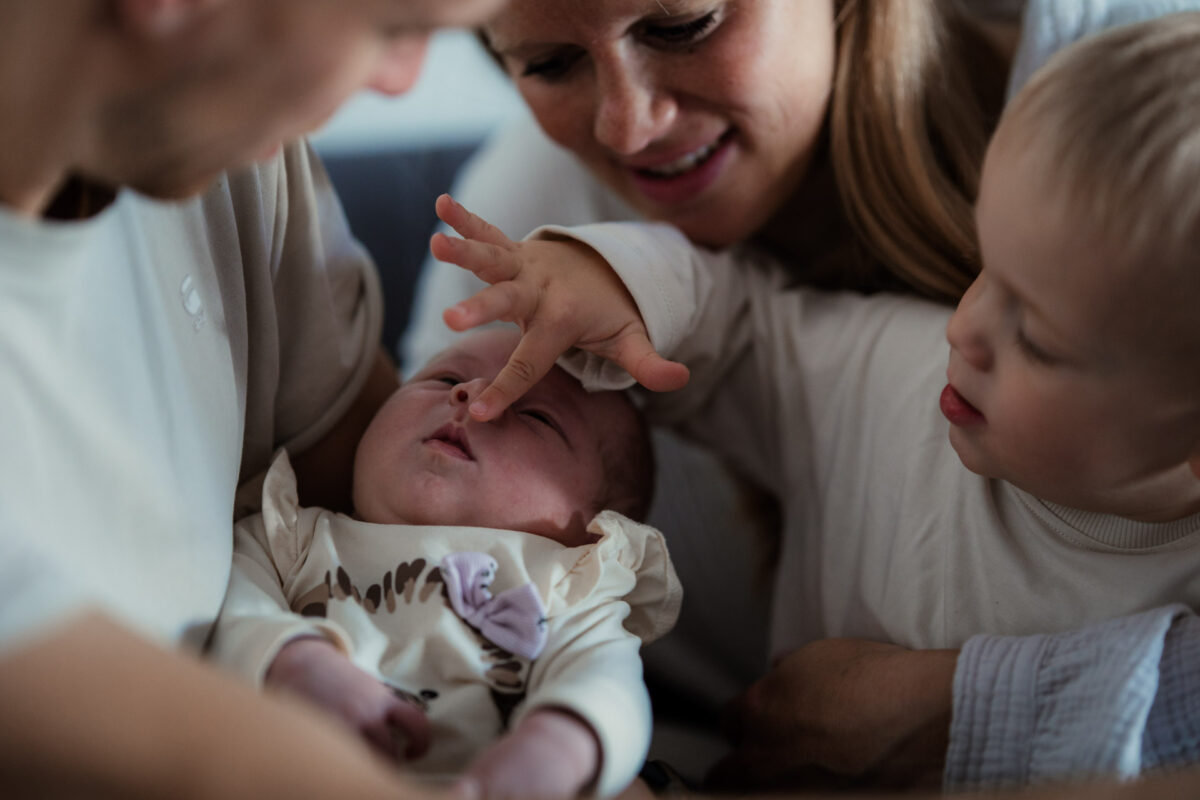 Newborn Homestory Bodenheim - Neugeborenenfotos zu Hause 33