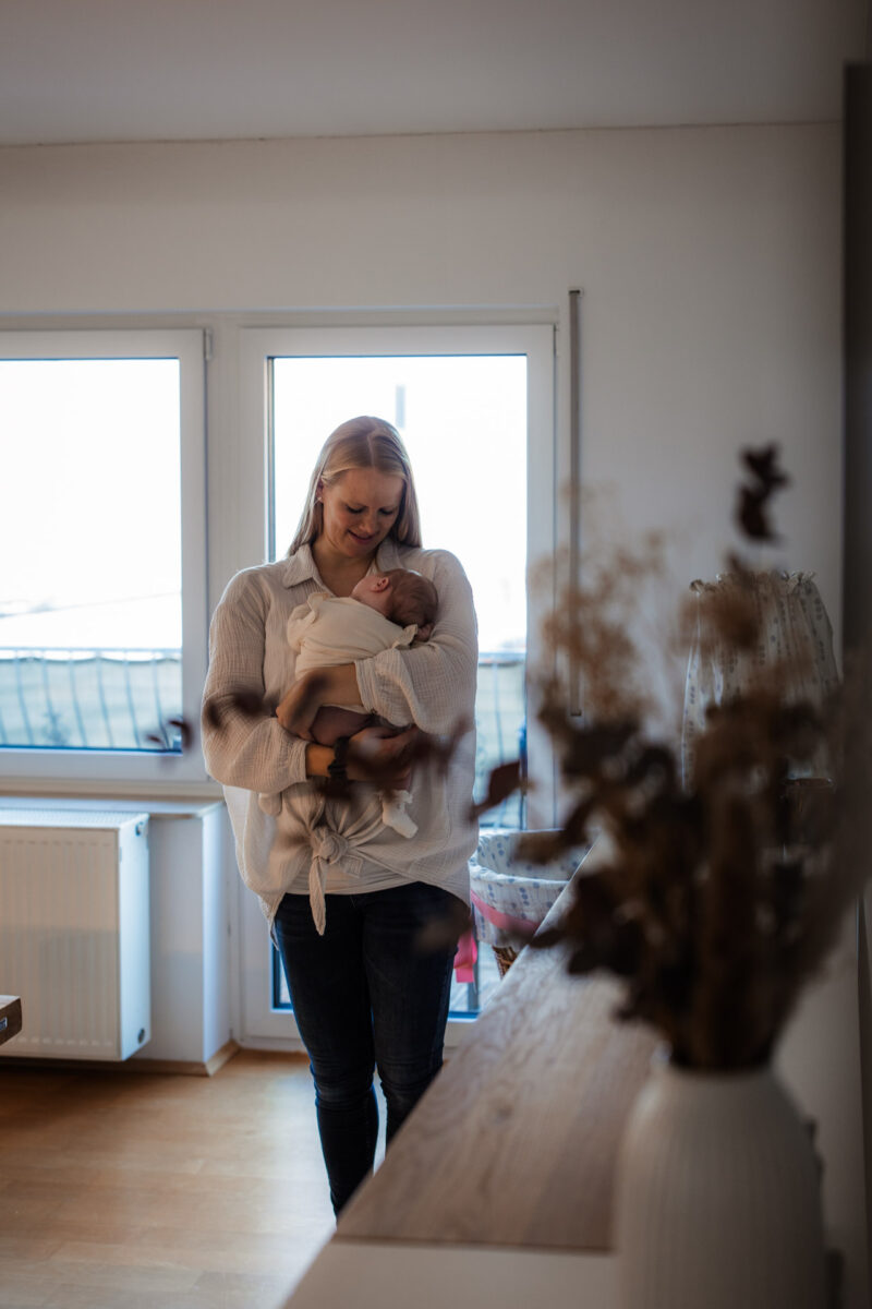 Newborn Homestory Bodenheim - Neugeborenenfotos zu Hause 8