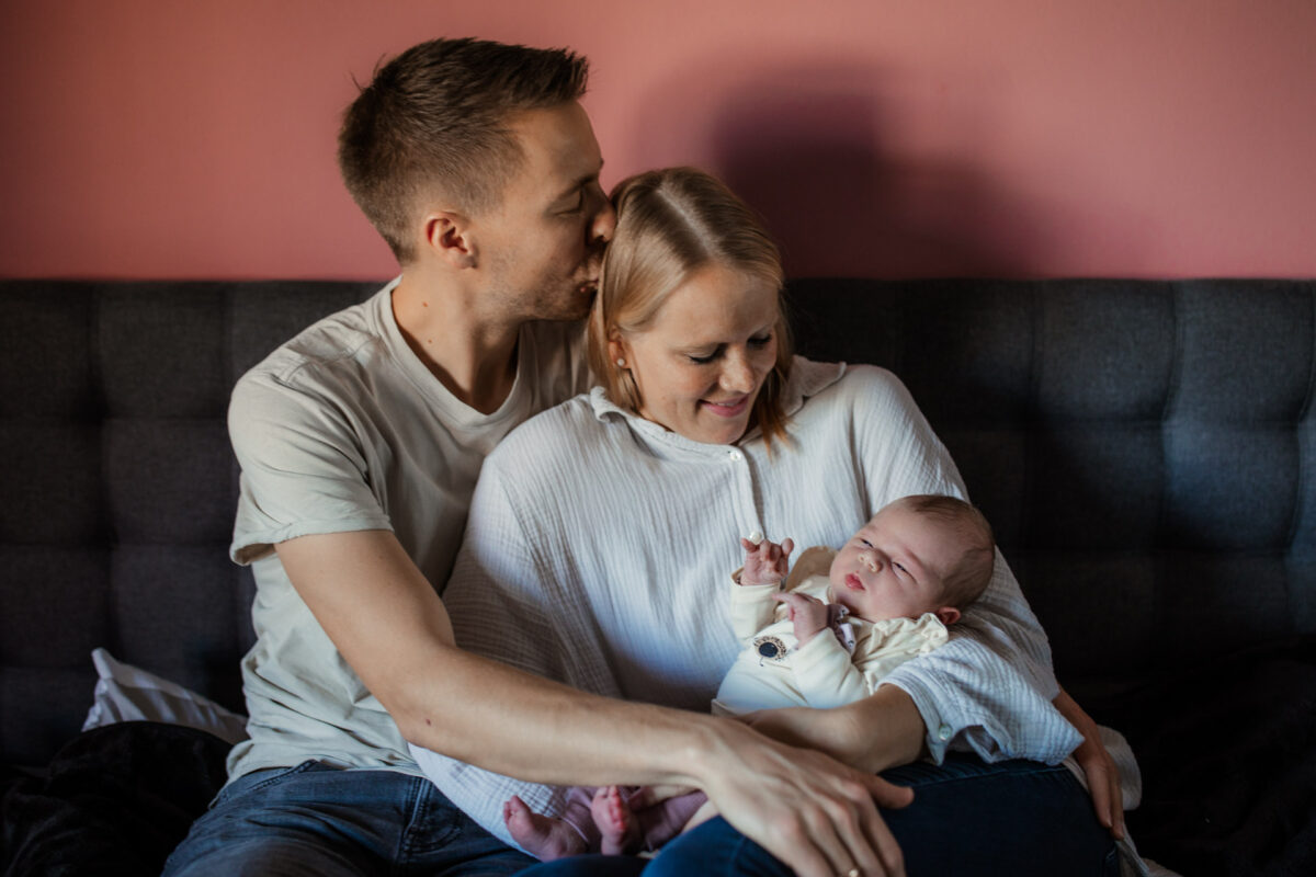 Newborn Homestory Bodenheim - Neugeborenenfotos zu Hause 53