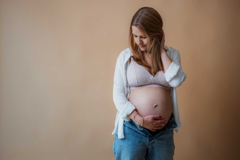 Babybauchfotos im Tageslichtstudio in Undenheim